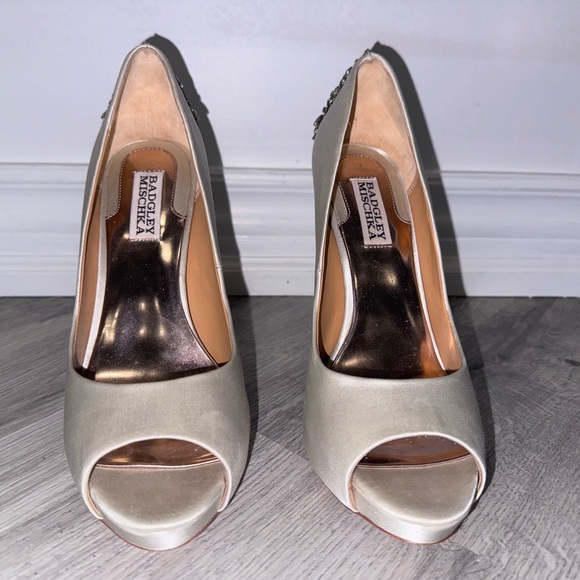 Badgley Mischka Kiara Embellished Ivory
Peep-toe Pump - Picture 6 of 15